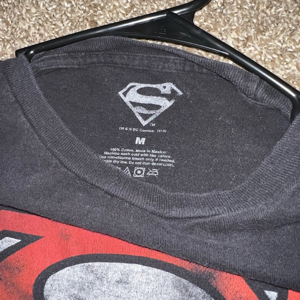 DC COMICS Superman Logo Black Grey Red T Shirt - Picture 2 of 3